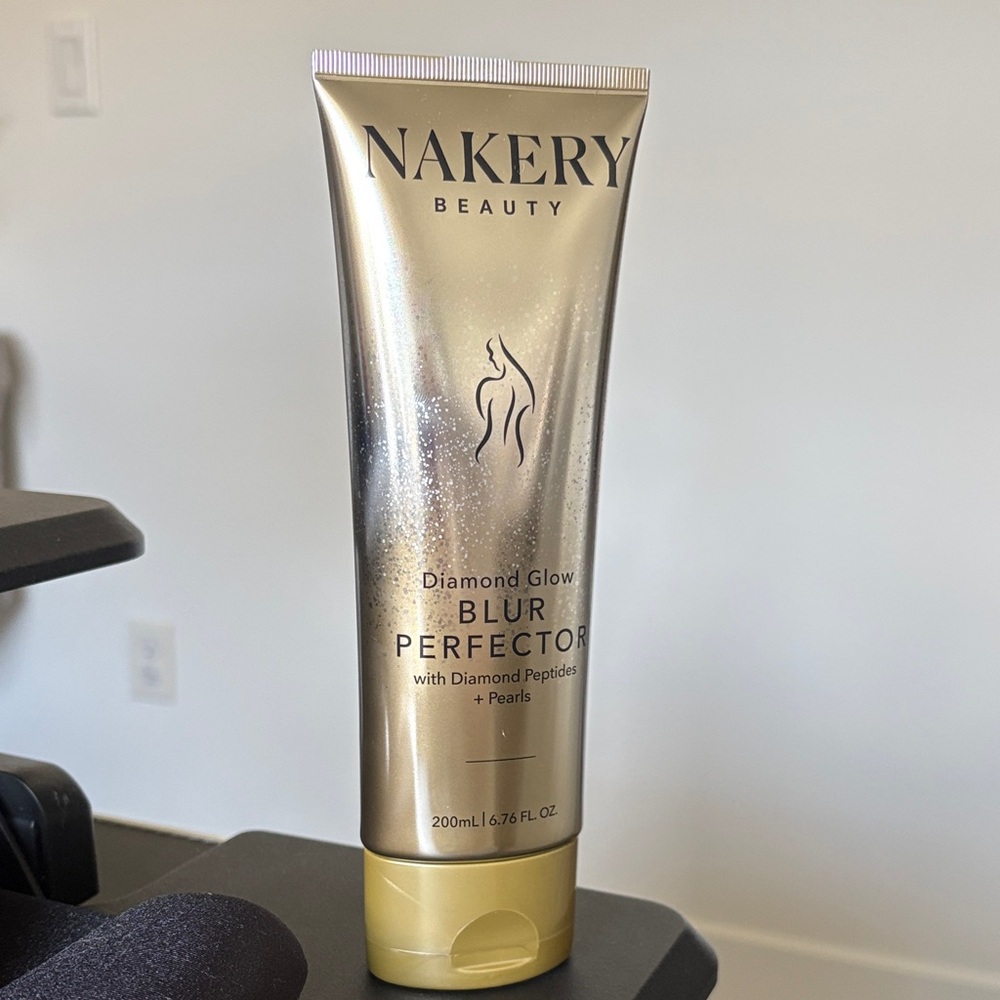 Nakery Beauty - Diamond Glow Blur Perfector